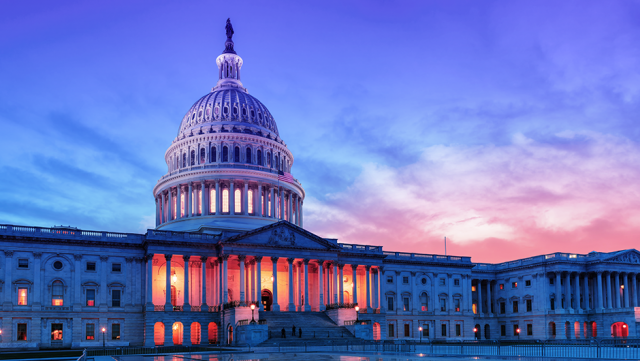 Image of the White House at dusk