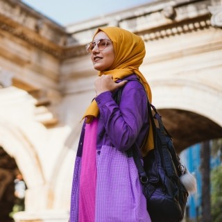 woman wearing hijab